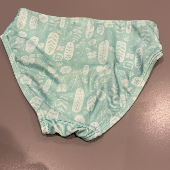 Disney girls 2 piece Swimwear. Size: 5/6y W: Tulle lining in the front w/ flower - Picture 5 of 6